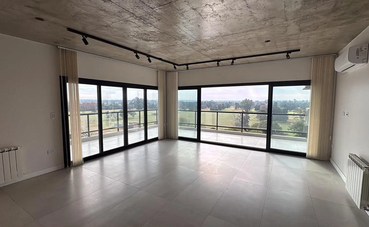EN VENTA HURLINGHAM 3 AMBIENTES 150 M2, 2 COCHERAS Y BAULERA 5