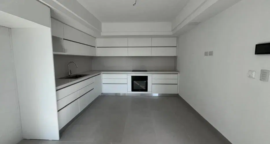 En venta 4 Amb. en duplex Torre Selene Libertador La Lucila 5