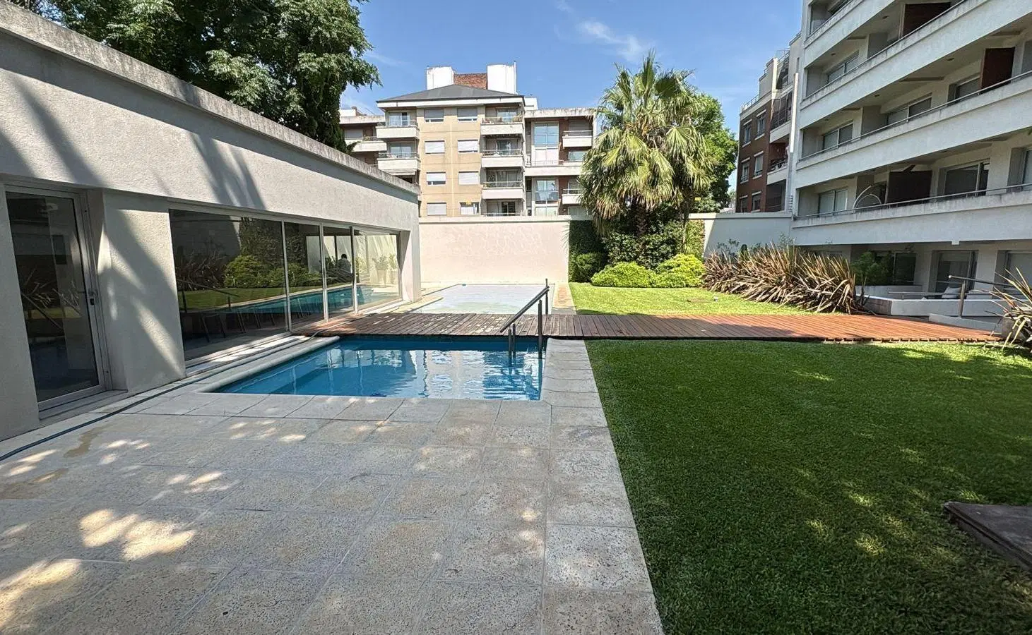 EN VENTA EXCLUSIVO DEPTO CASTELAR 3 DORM.EN SUITE 3 COCHERAS 2