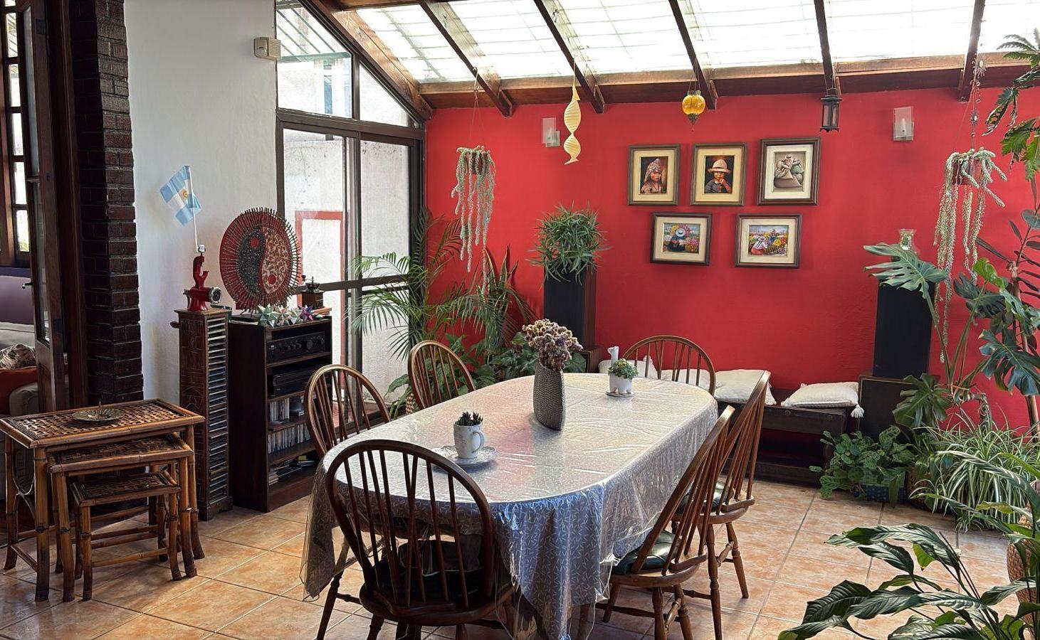 Foto de EN VENTA FLORESTA CASA 4 DORMITORIOS PILETA PARRILLA JARDIN, imagen 5
