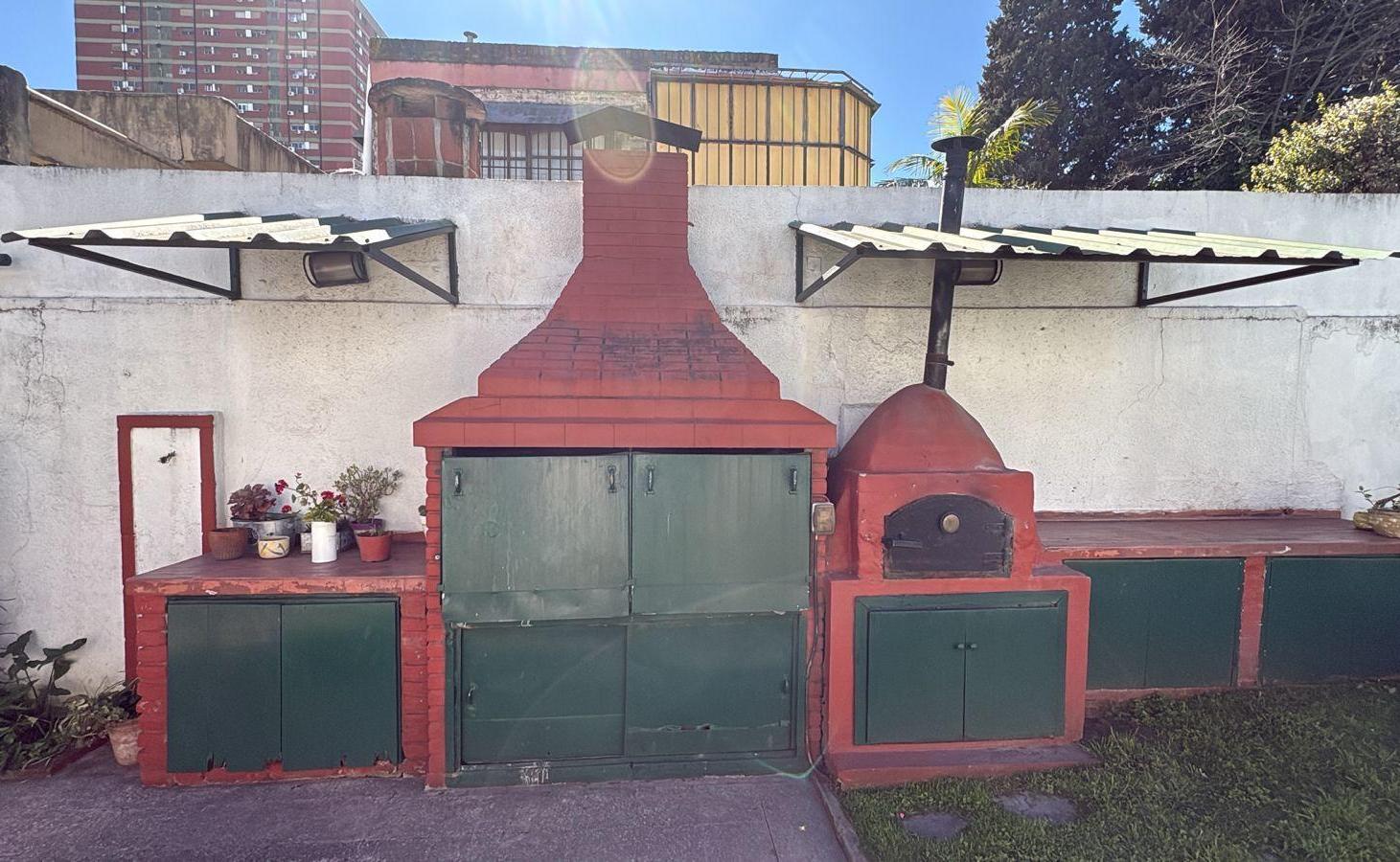 Foto de EN VENTA FLORESTA CASA 4 DORMITORIOS PILETA PARRILLA JARDIN, imagen 2