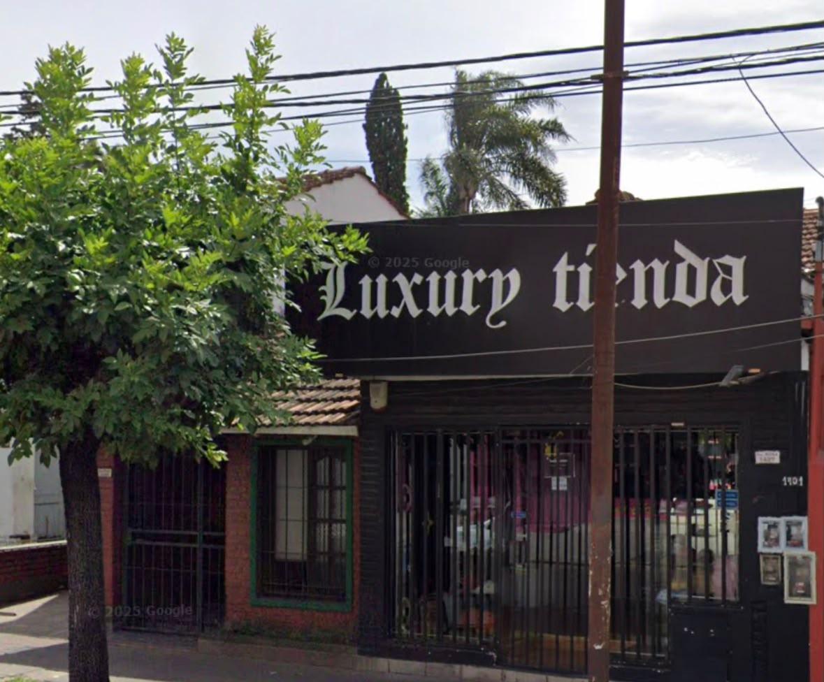 Foto de EN VENTA CASTELAR AV. SANTA ROSA LOCAL CON VIVIENDA, imagen 3