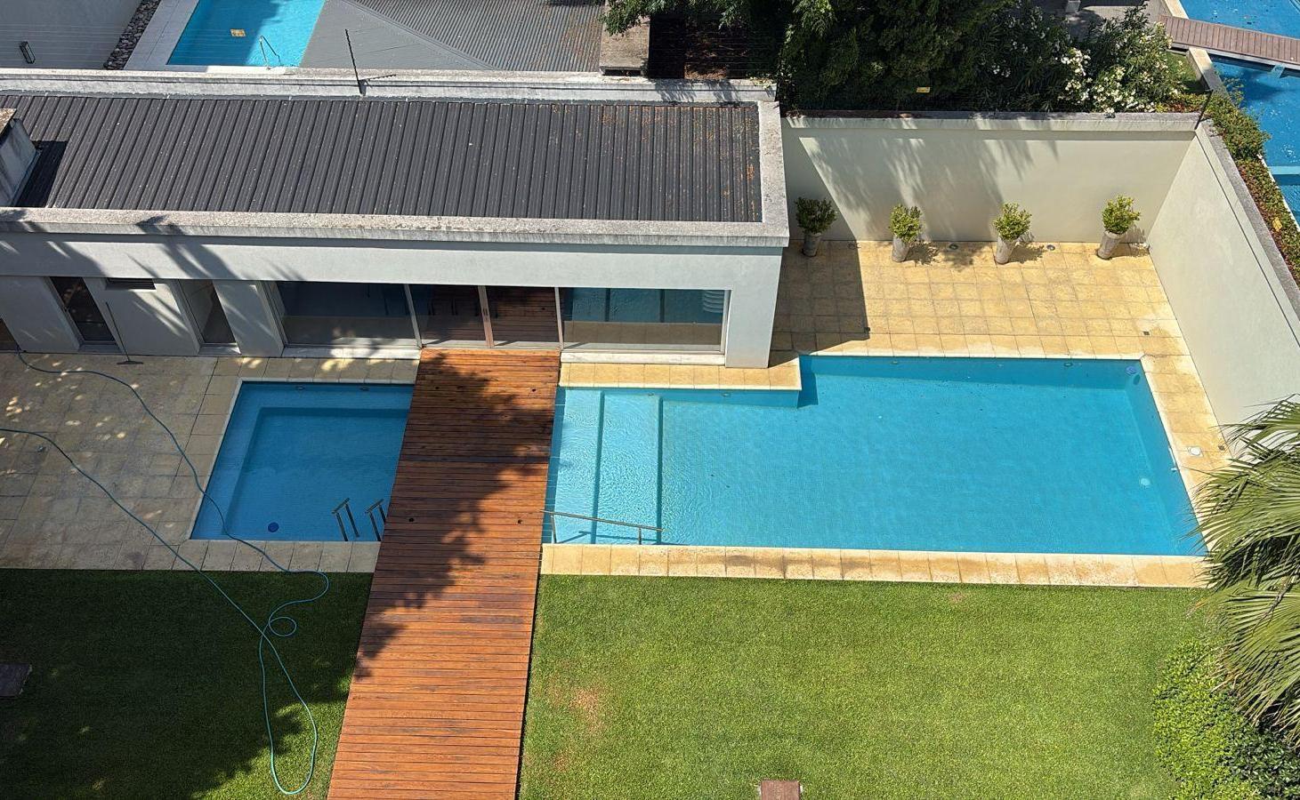 Foto de EN VENTA EXCLUSIVO DEPTO CASTELAR 3 DORM.EN SUITE 2 COCHERAS, imagen 3