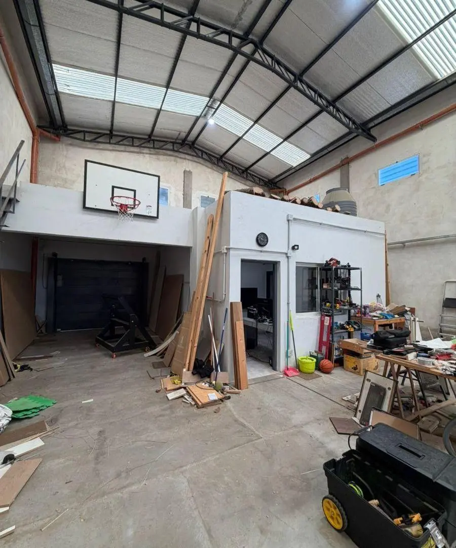 Galpón en alquiler de 300m2 ubicado en La Tablada 4