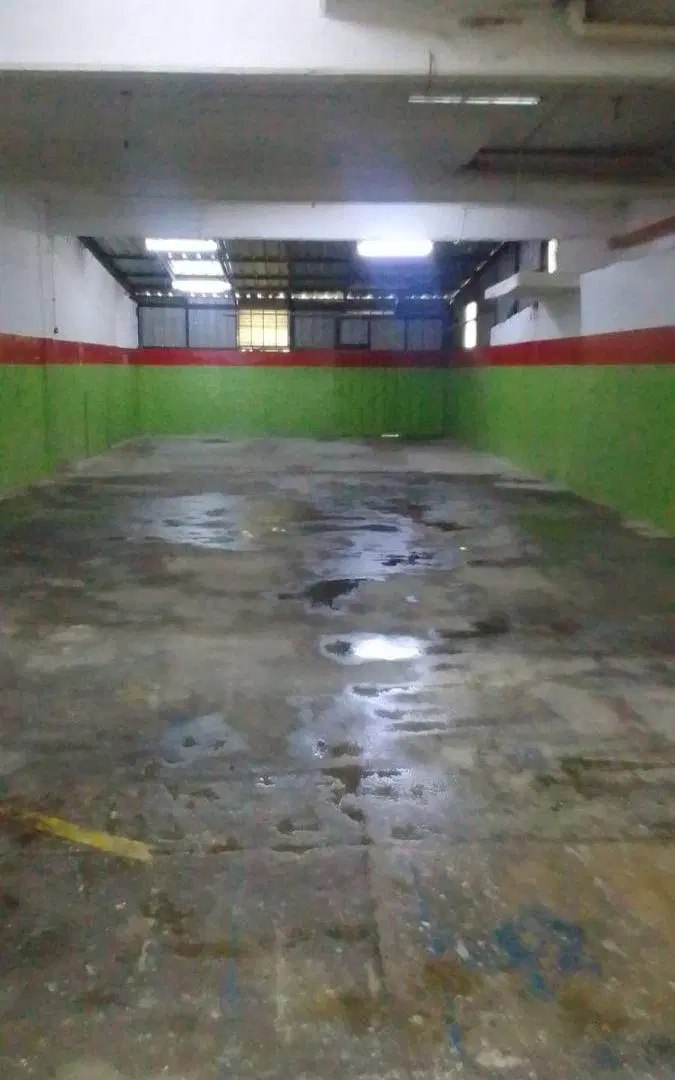 Galpón en alquiler de 192m2 ubicado en La Tablada a 100 metros de Av. Crovara 2