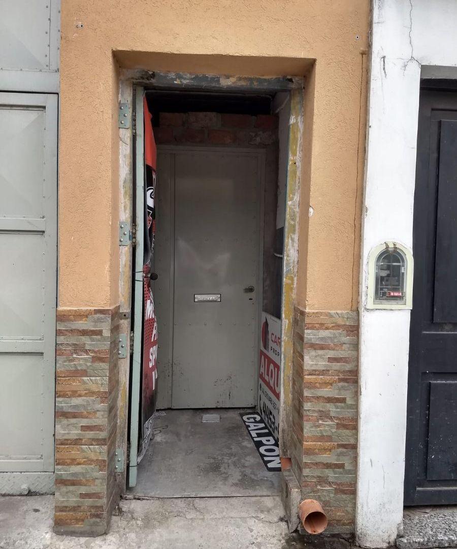 Galpón en alquiler de 260m2 ubicado en La Tablada