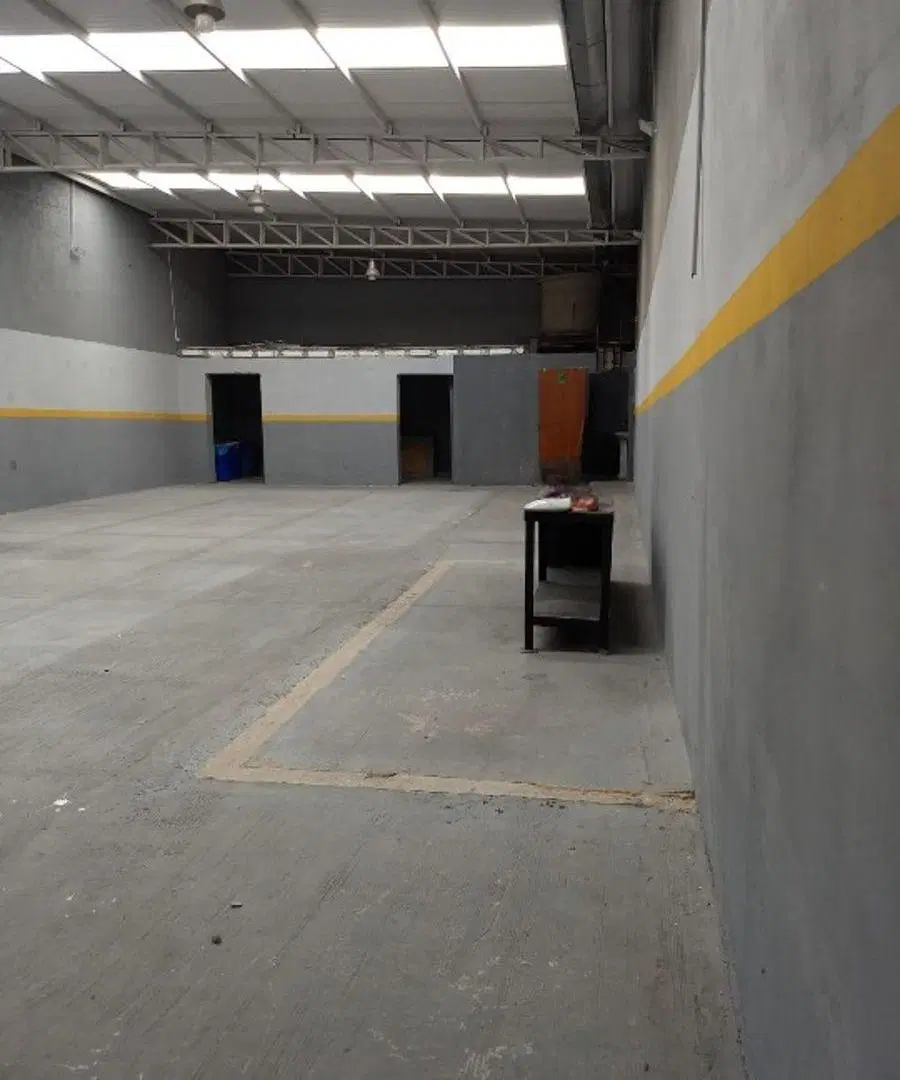 Galpón en alquiler de 260m2 ubicado en La Tablada 5