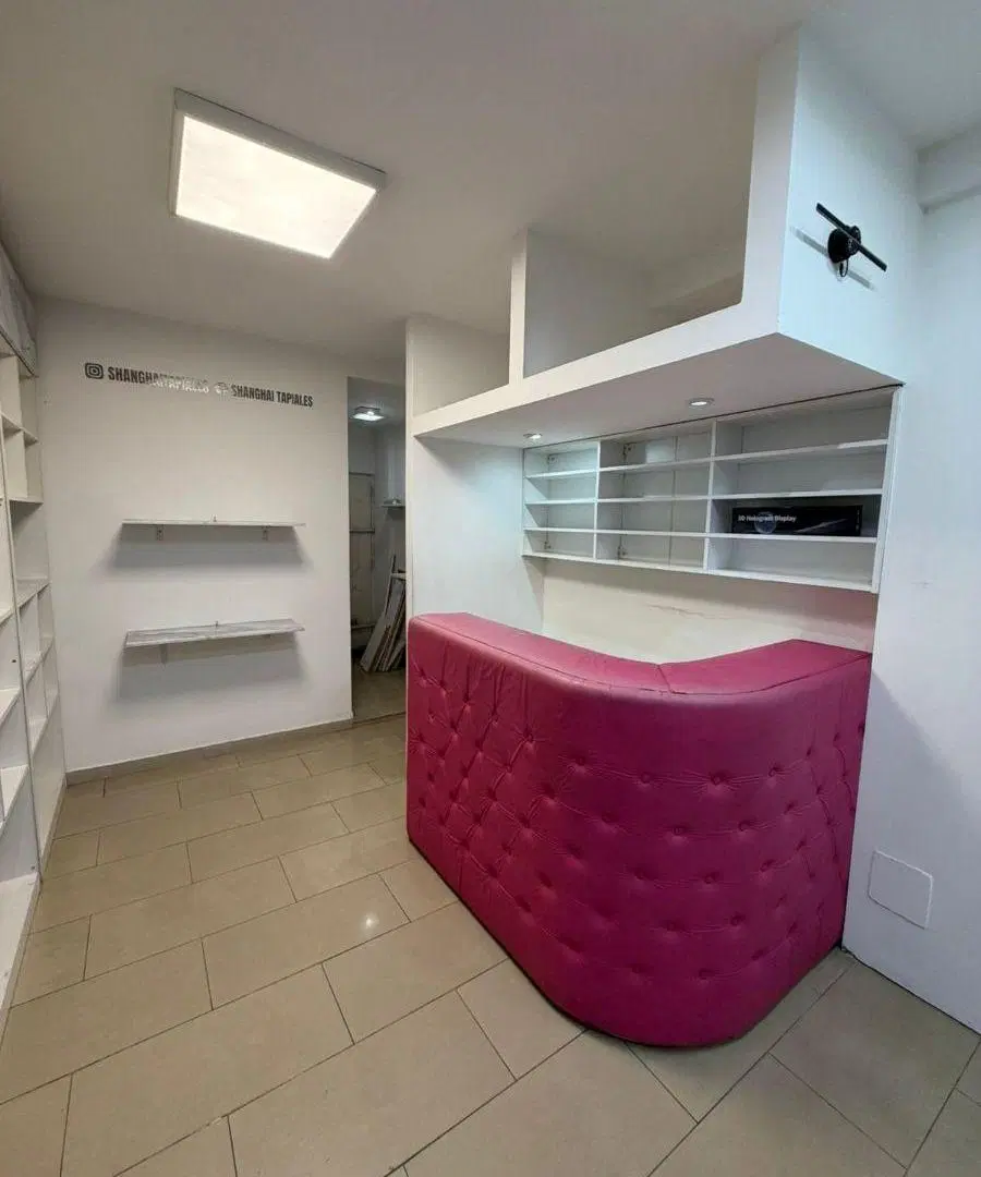 Alquiler de local comercial en Av. Boulogne Sur Mer Tapiales 2