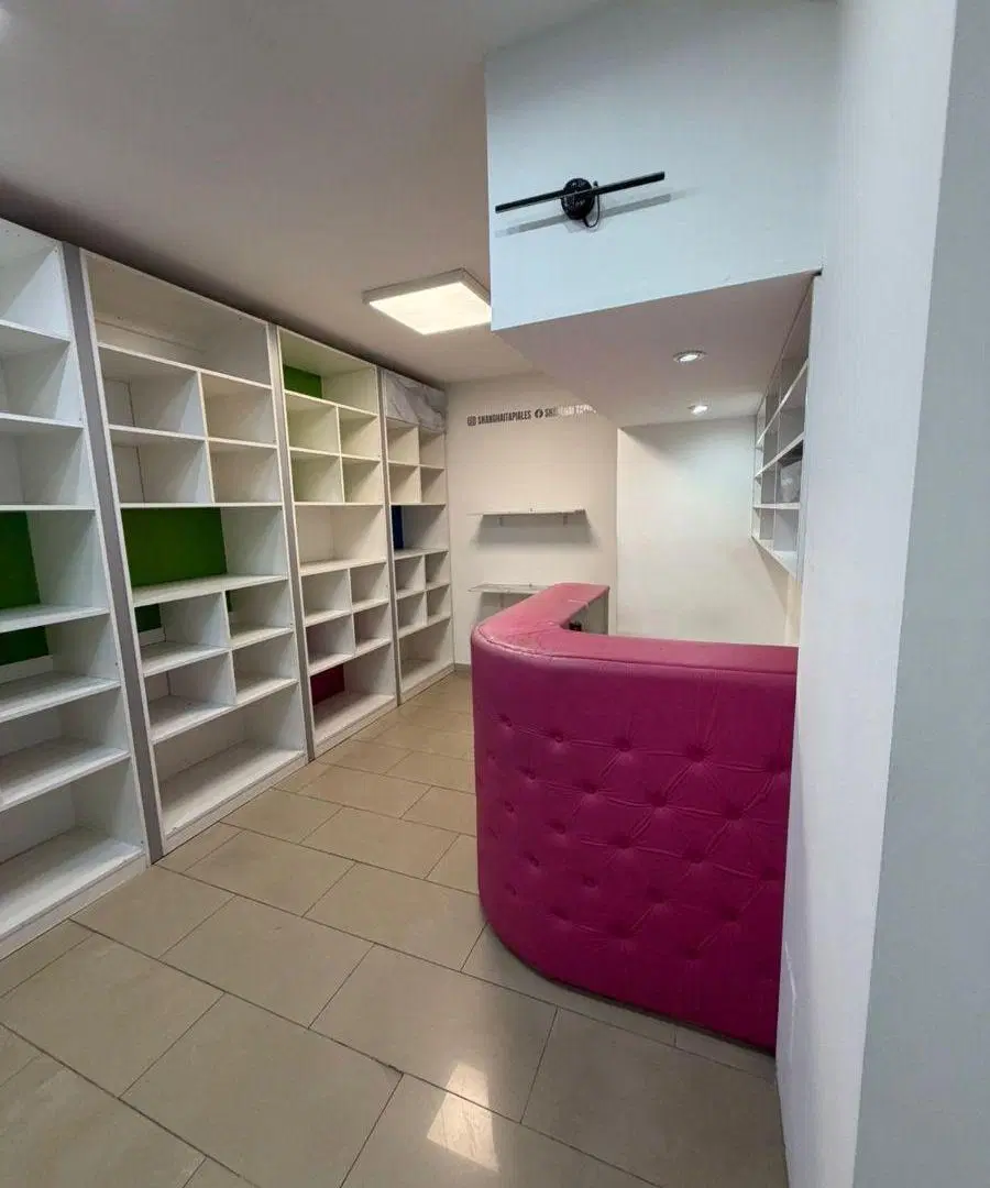 Alquiler de local comercial en Av. Boulogne Sur Mer Tapiales 5