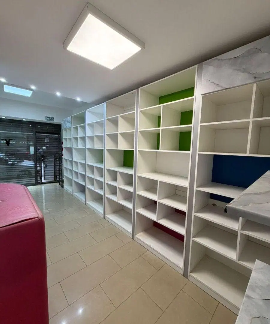 Alquiler de local comercial en Av. Boulogne Sur Mer Tapiales 3