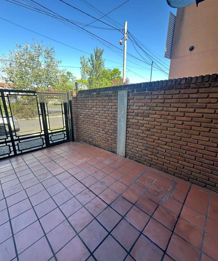 Foto de Casa en alquiler de 2 dormitorios c/ cochera en Ciudad Evita Barrio, imagen 1
