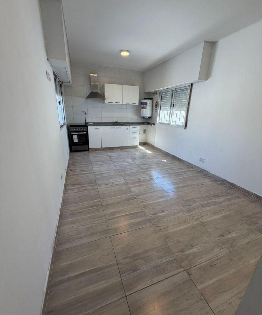 Monoambiente en alquiler en Villa Madero, cercano a Av. Crovara, semi nuevo