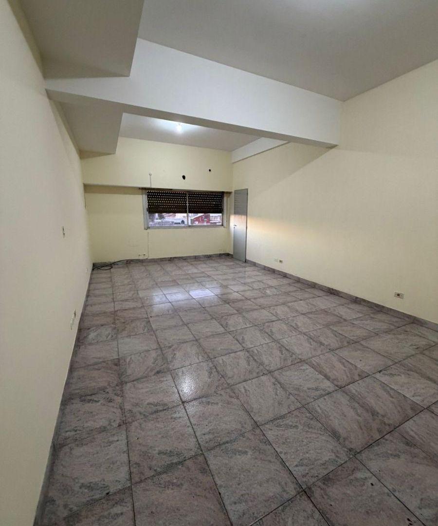 Foto de Alquiler de amplio monoambiente divisible sobre Av. Crovara al 800, imagen 1