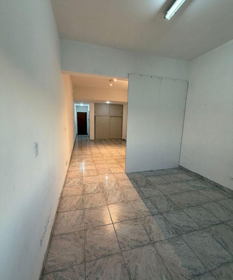 Foto de Alquiler de amplio monoambiente divisible sobre Av. Crovara al 800, imagen 2