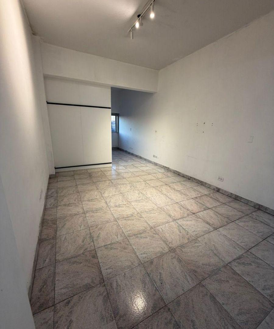Foto de Alquiler de amplio monoambiente divisible sobre Av. Crovara al 800, imagen 1