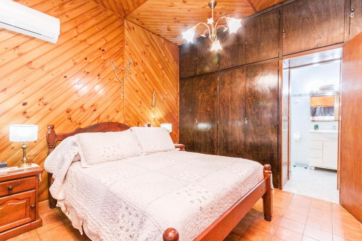 Increíble Casa con Quincho y Cochera 1