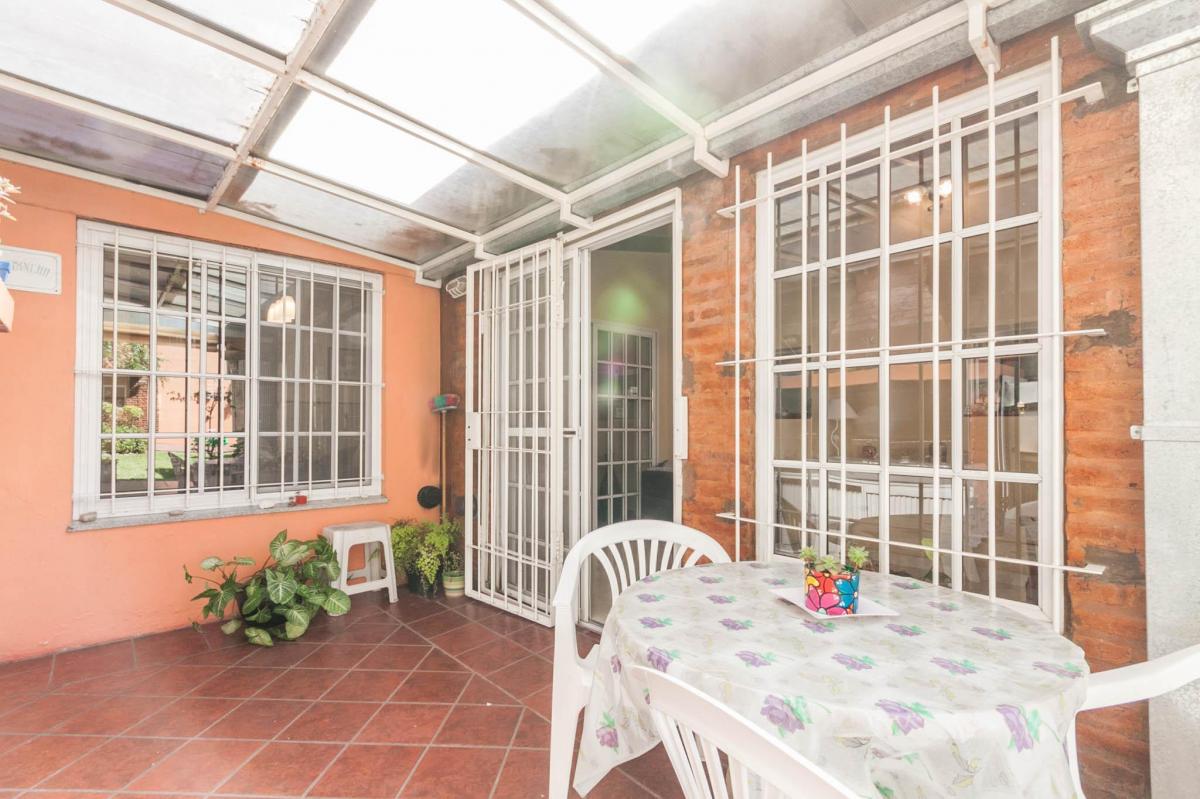 Increíble Casa con Quincho y Cochera 1