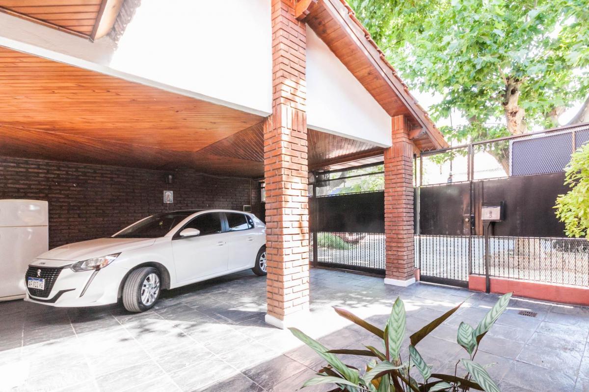 Increíble Casa con Quincho y Cochera 4