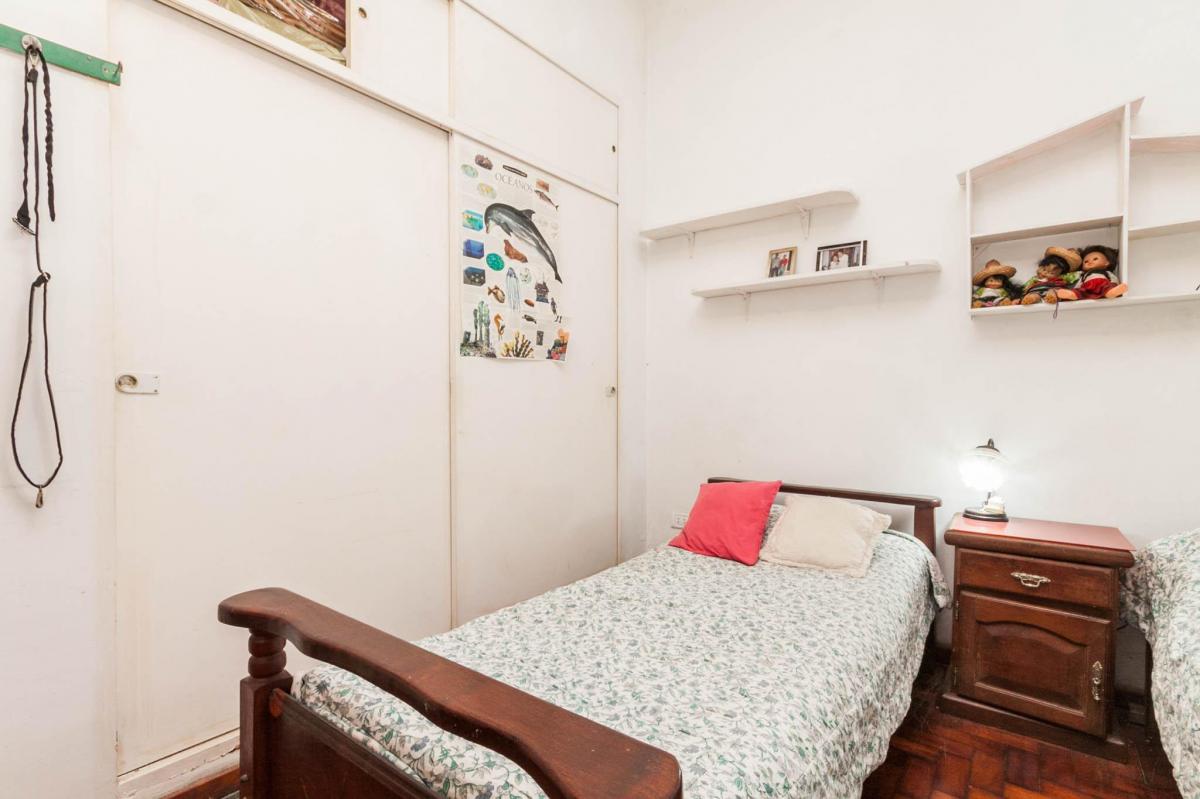 Casa en Venta de 2 Dorm. C/ Cochera en Lanús Este 4