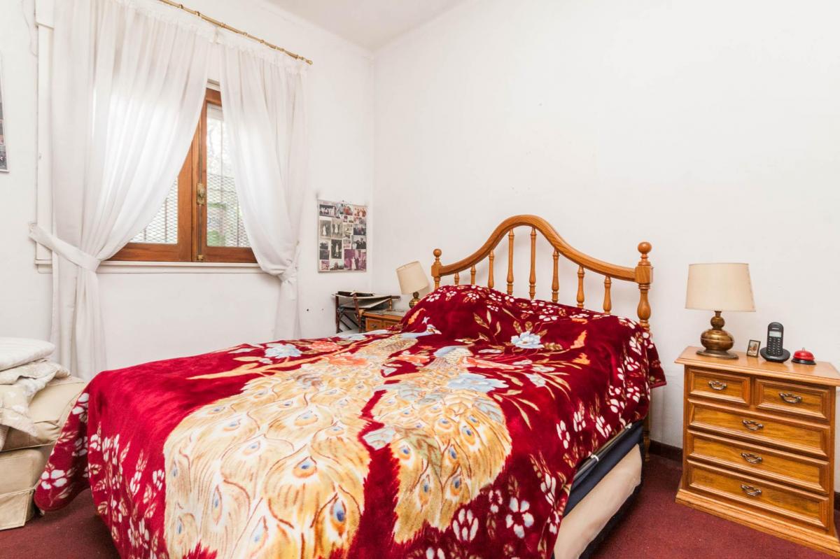 Casa en Venta de 2 Dorm. C/ Cochera en Lanús Este 1