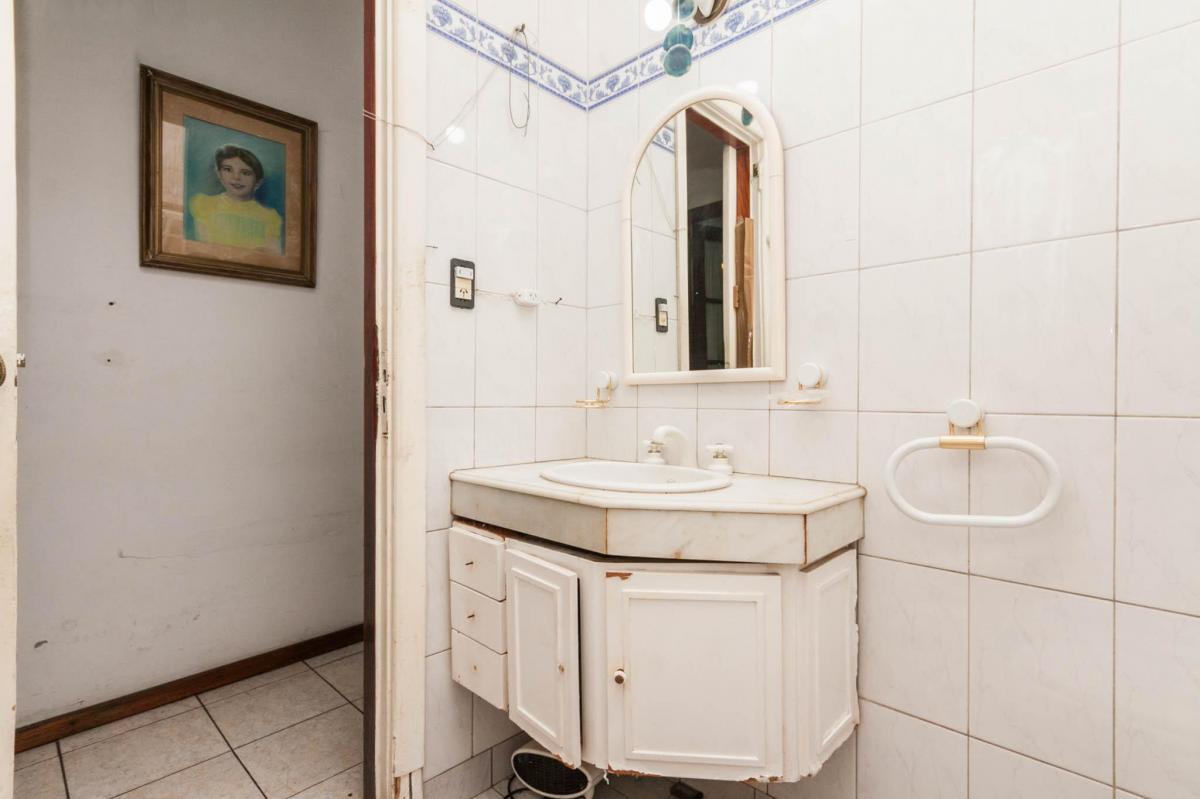 Casa en Venta de 2 Dorm. C/ Cochera en Lanús Este 3