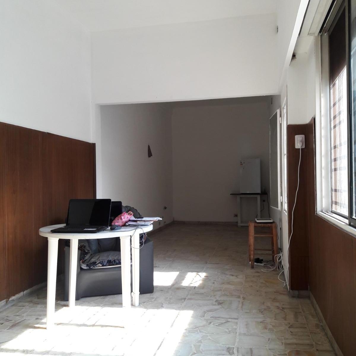 Casa de 3 ambientes con patio, pileta y cochera