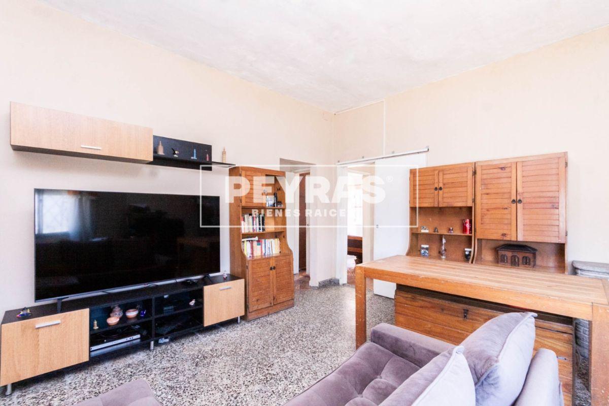 Casa en lote propio con cochera y terraza