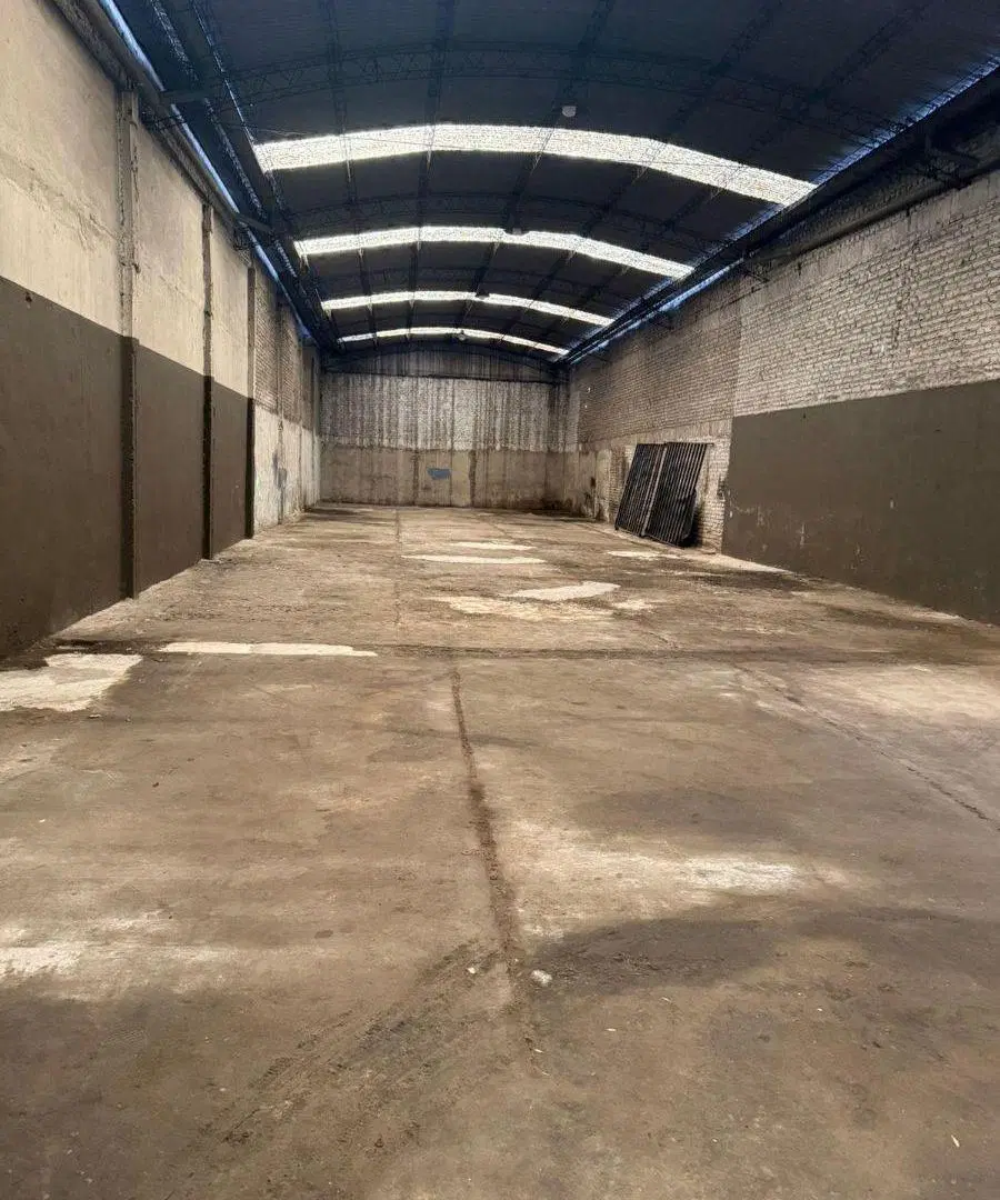 Galpón en Alquiler de 337 m2 aproximados (8,66 x 39). 1
