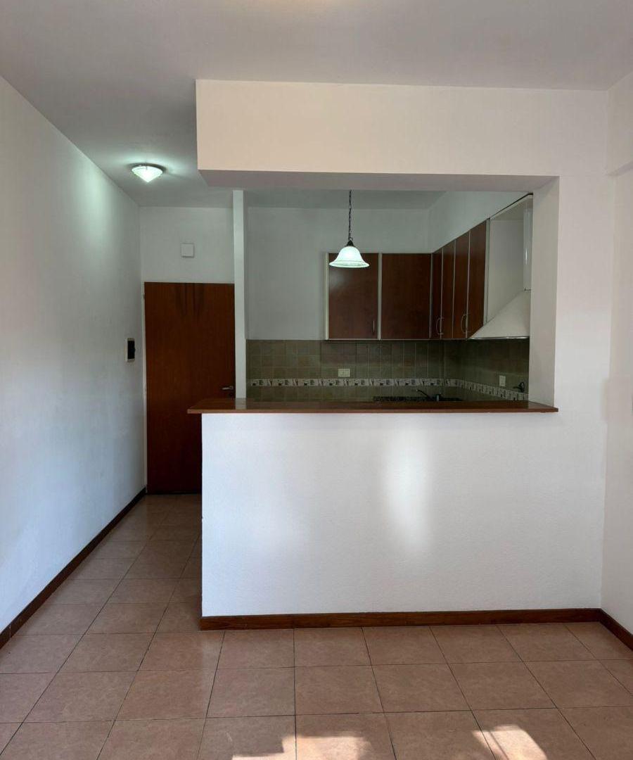 Departamento en alquiler c/ cochera en Lanús Este