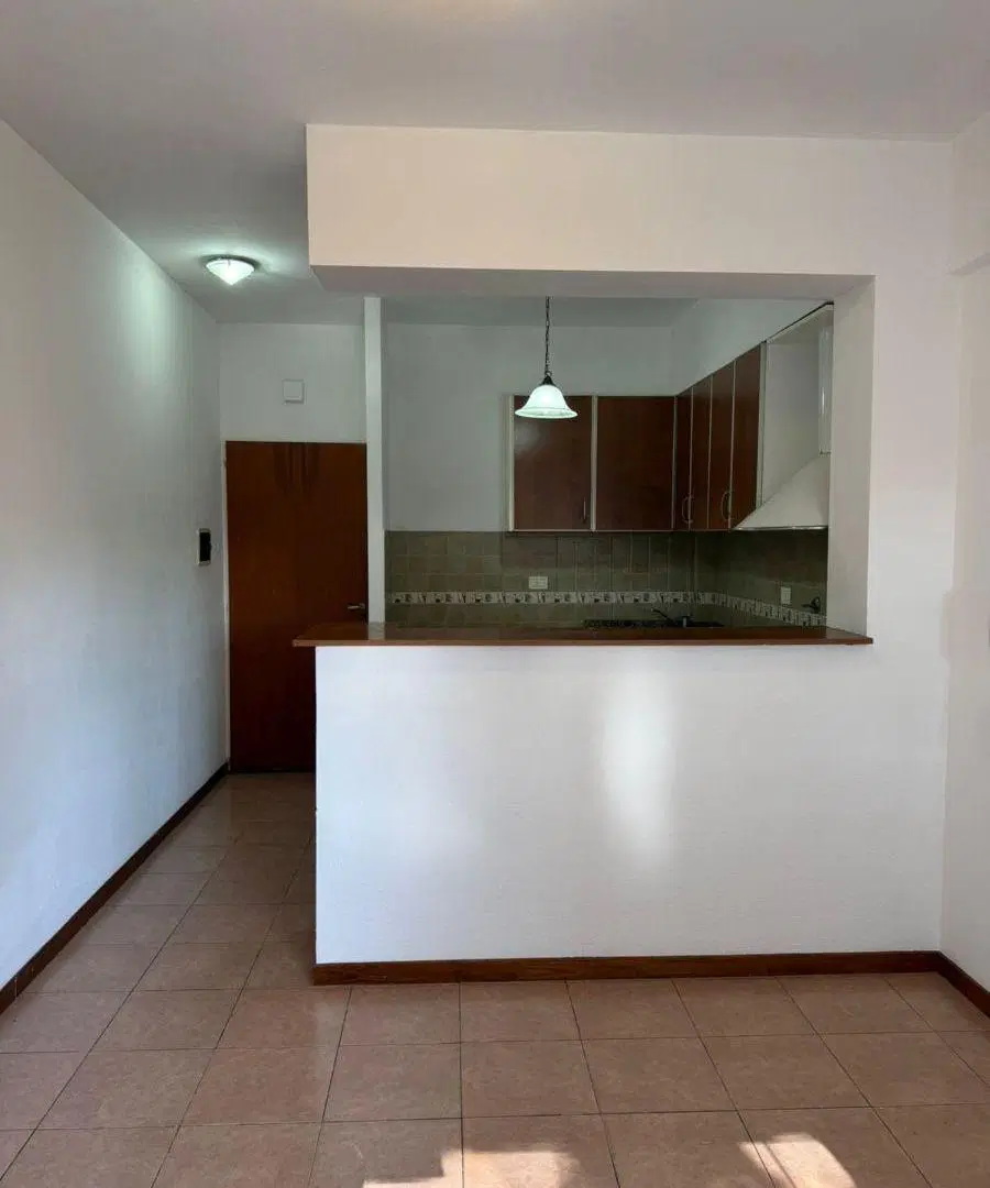 Departamento en alquiler c/ cochera en Lanús Este 3