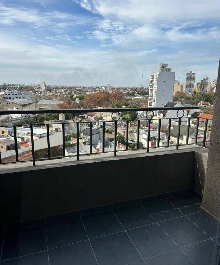 Departamento 3 Amb. a Estrenar con Cochera y 2 Balcones. 3