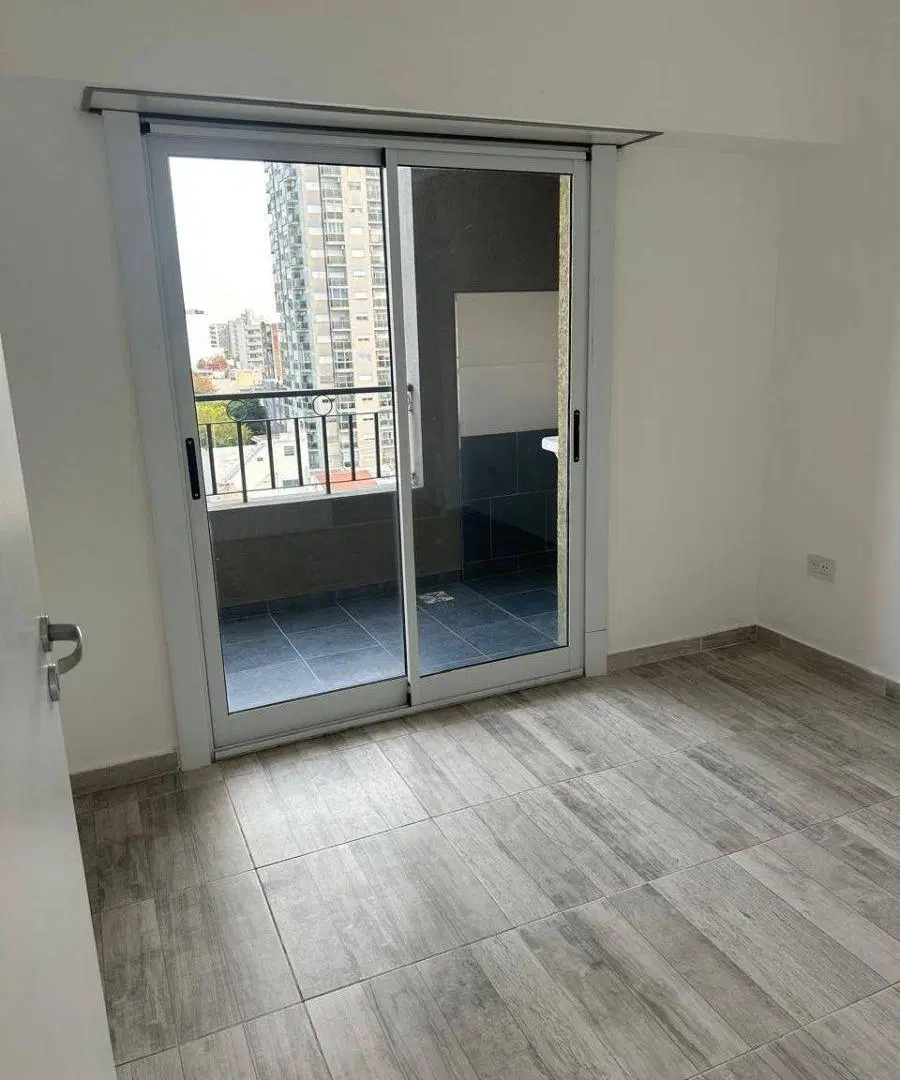 Departamento 3 Amb. a Estrenar con Cochera y 2 Balcones. 4