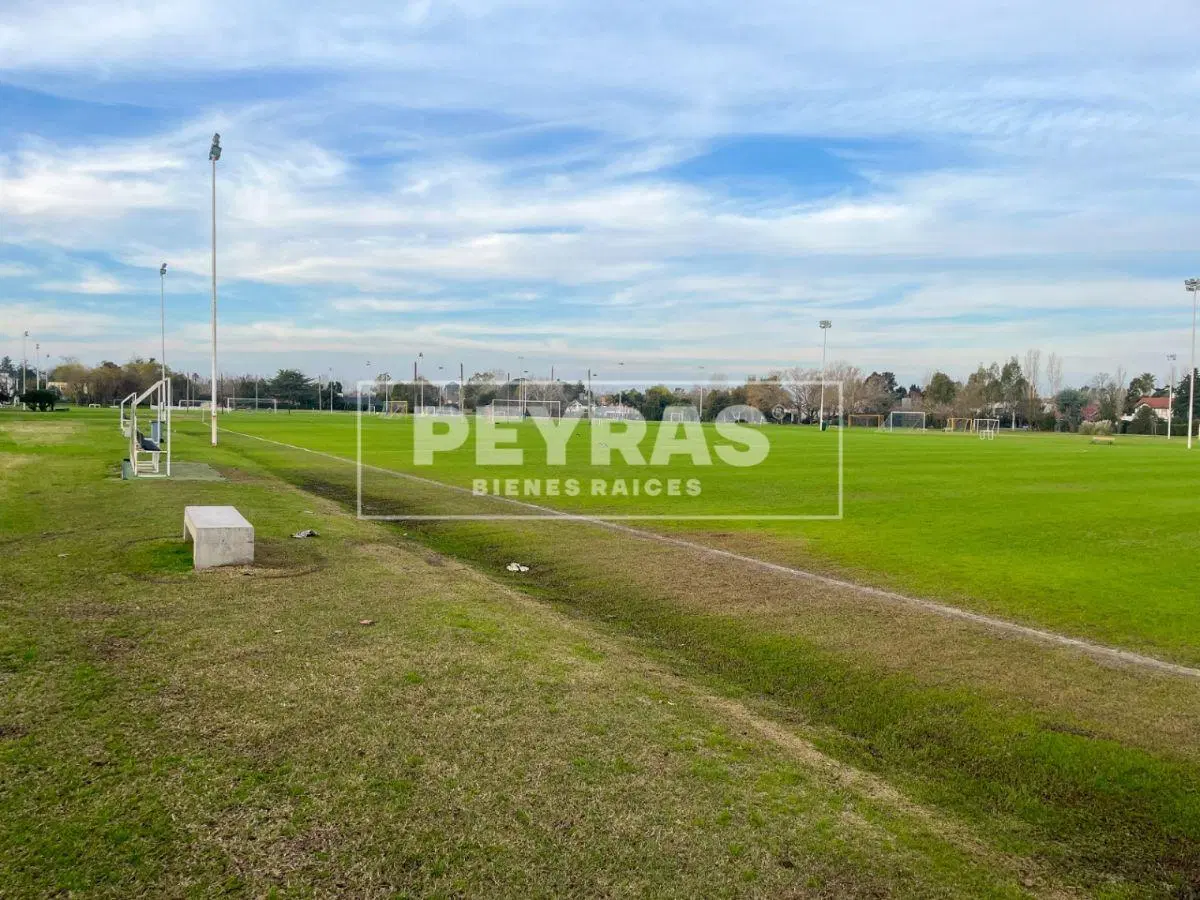 Dormy / Dormi doble en Club de Campo La Martona | Vista a Canchas de Fútbol 4