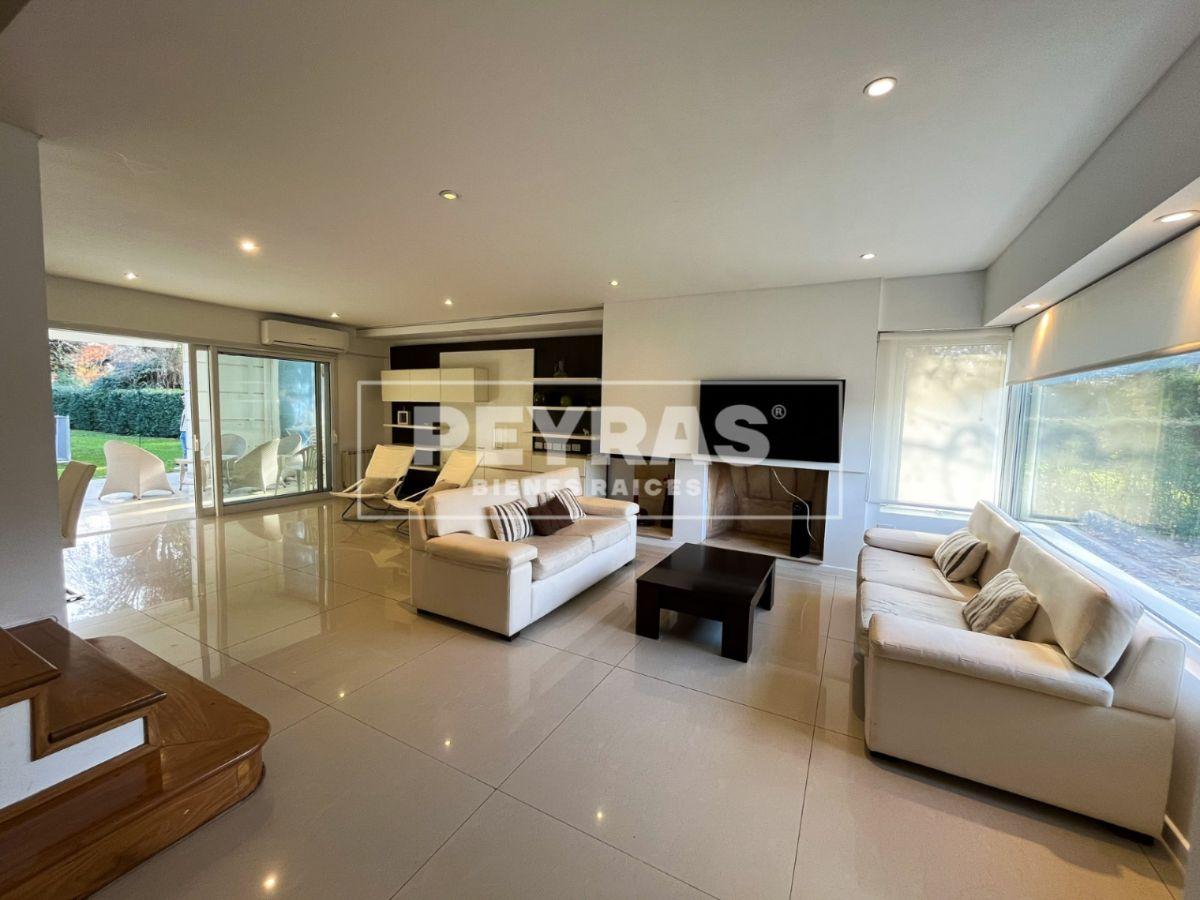 Casa 6 Ambientes, 5 Dormitorios en Club de Campo La Martona