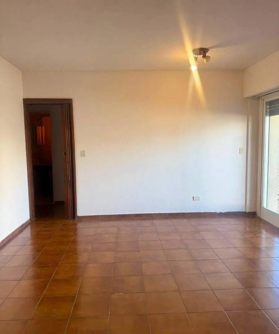 Departamento en alquiler c/ cochera en Lanús Este 2