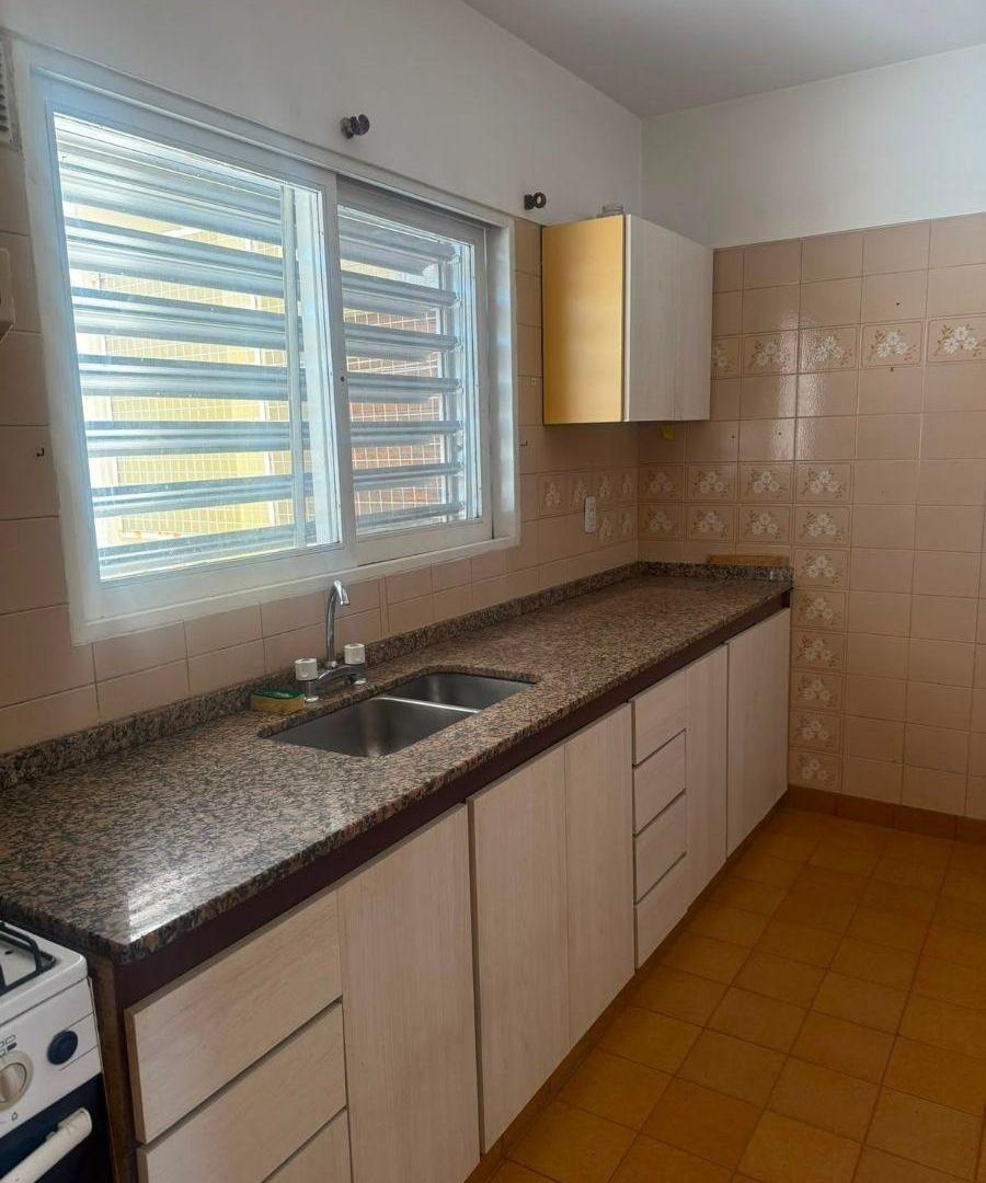 Foto de Departamento en alquiler c/ cochera en Lanús Este, imagen 3