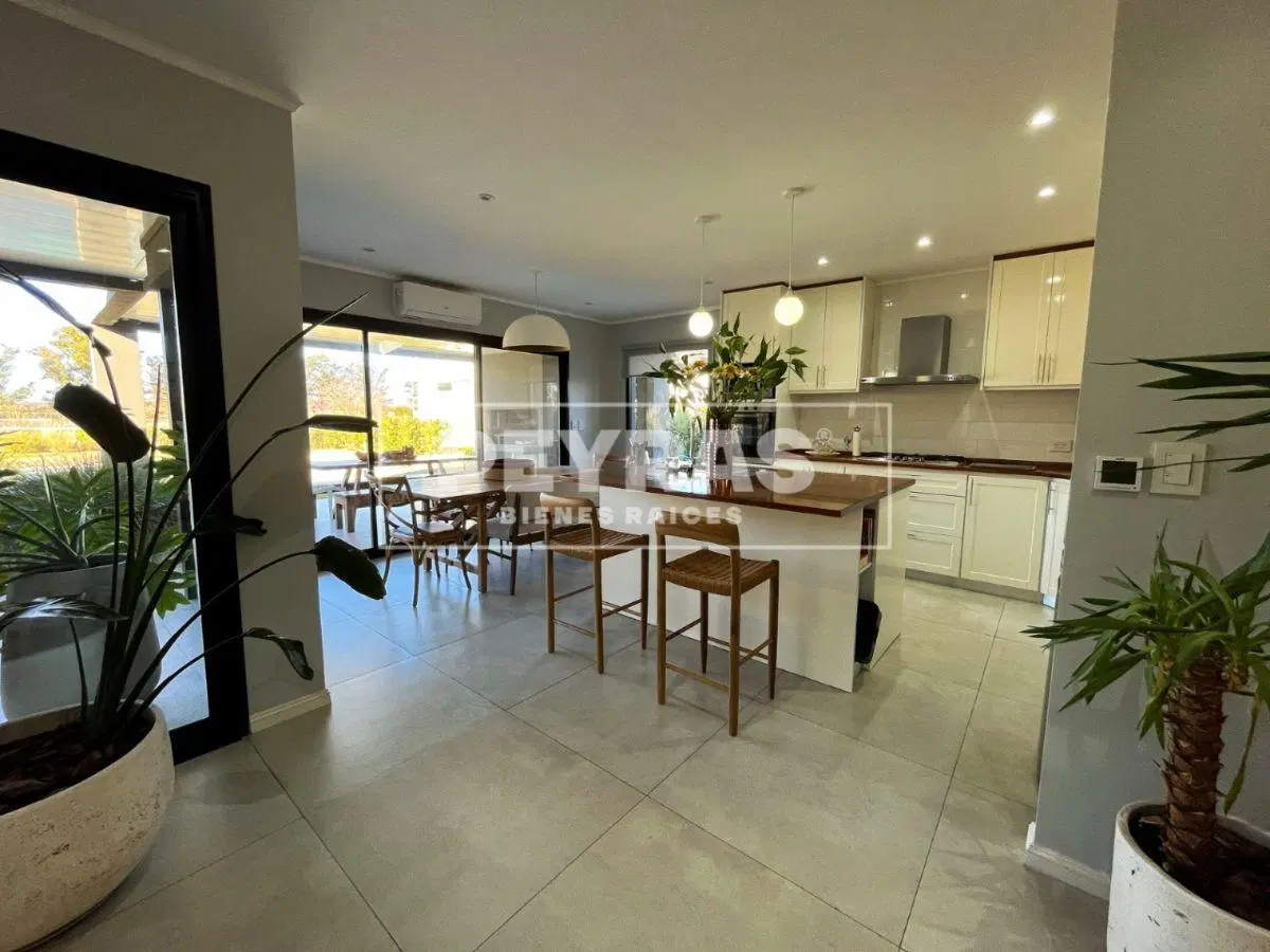 Casa de diseño en El Metejón Barrio Privado | 4 ambientes con Pileta y Parrilla 4