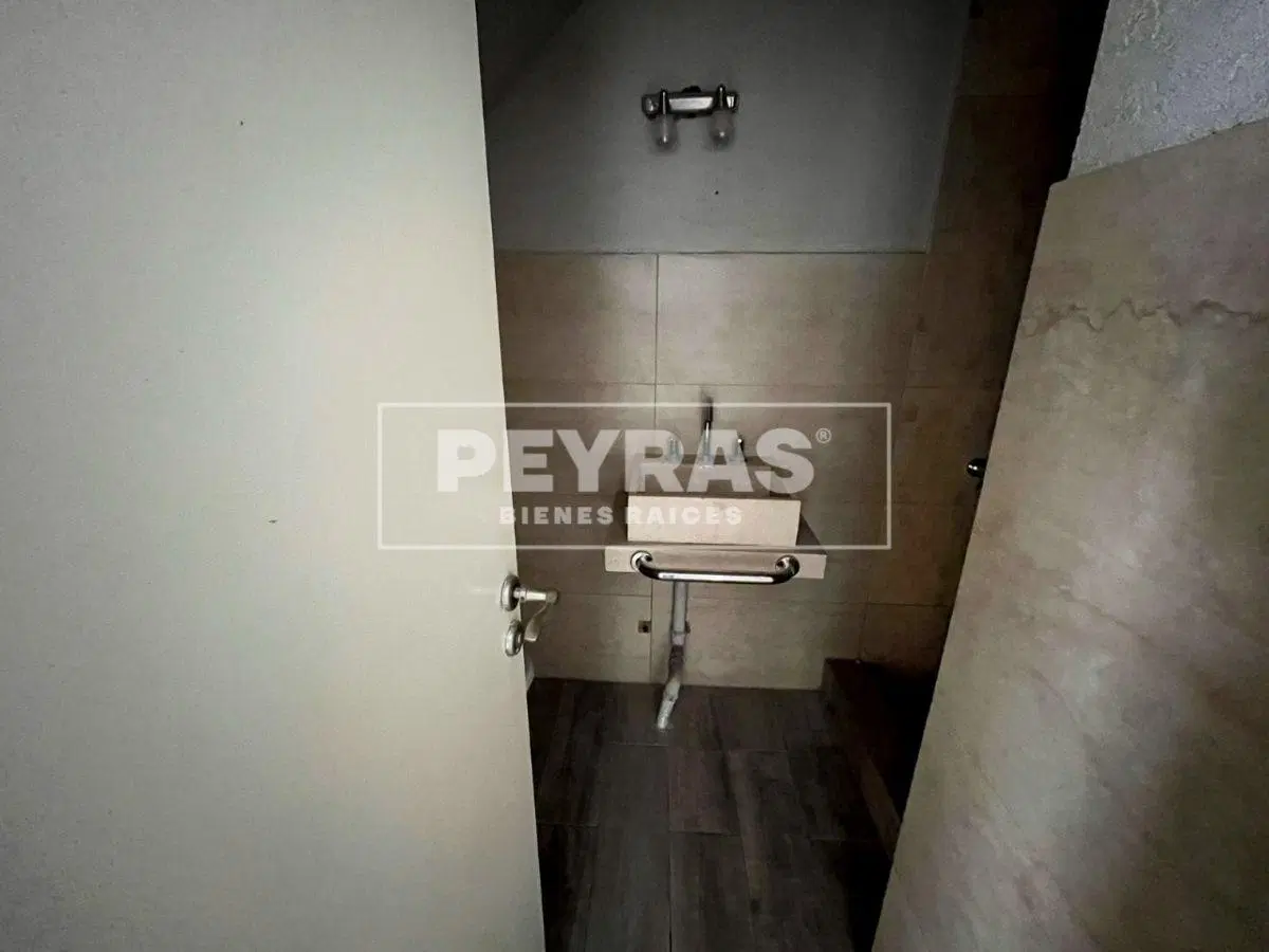 Casa de 5 Ambientes con Pileta y Parrilla en La Martona (Casco Viejo) 1