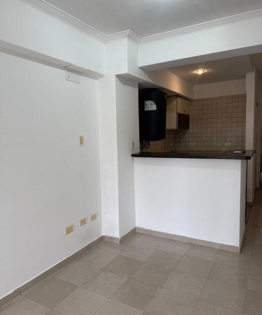 Foto de Departamento en alquiler c/ cochera en Lanús Este, imagen 2