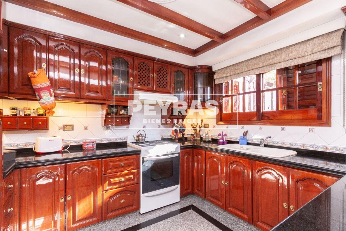 Foto de Única Casa tipo Chalet en Lanús Este. 4 Ambientes. Materiales de Primer, imagen 2