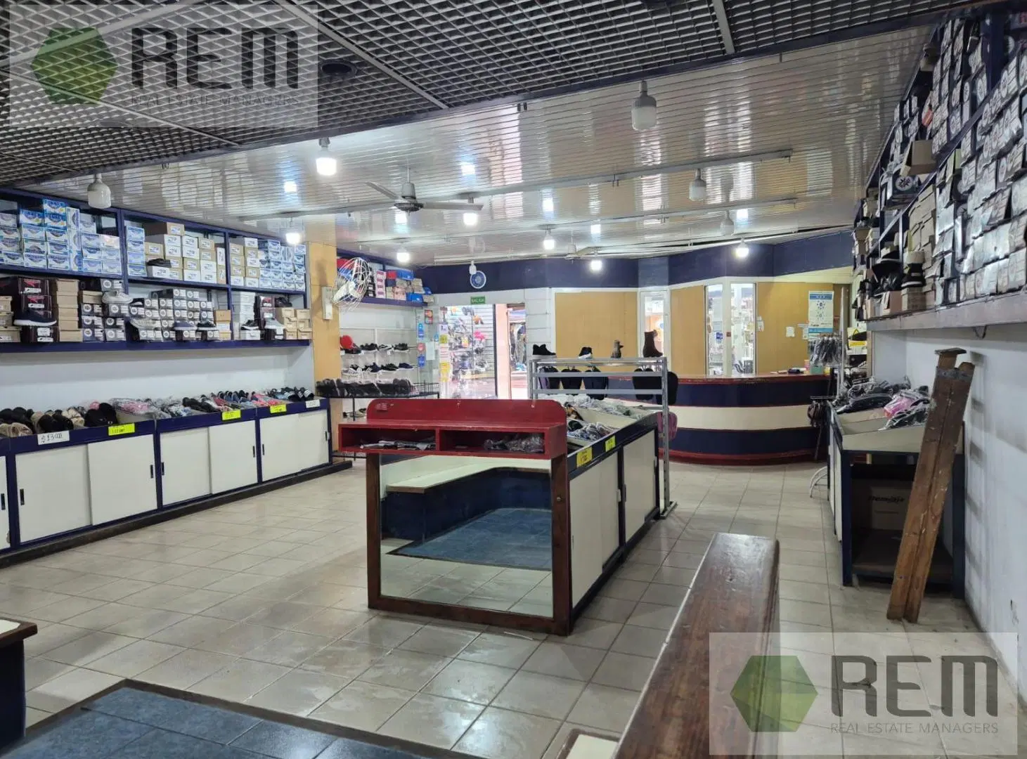 Local en pleno foco comercial de Grand Bourg 4
