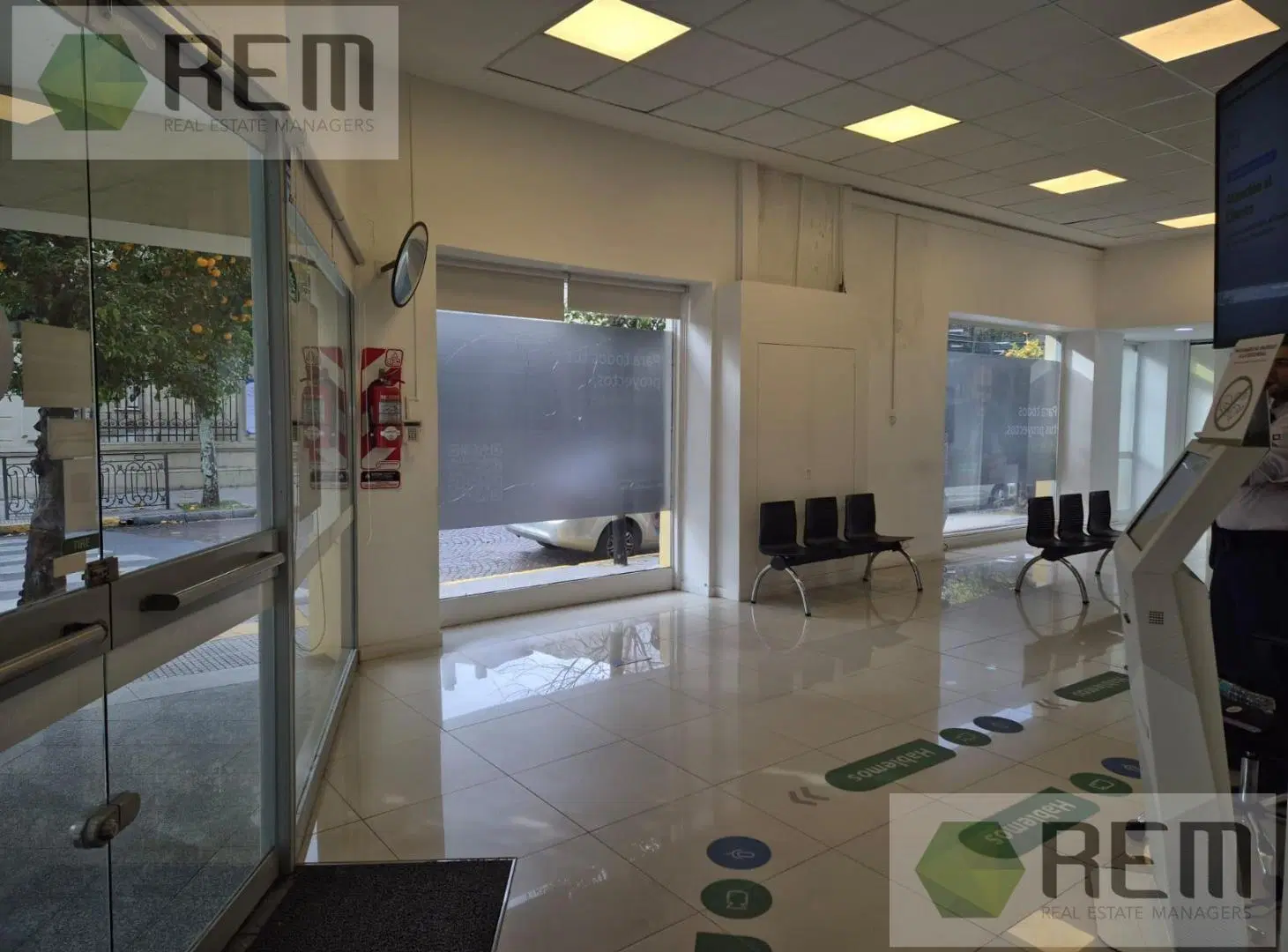 Esquina en Pleno Foco Comercial de San Isidro 1