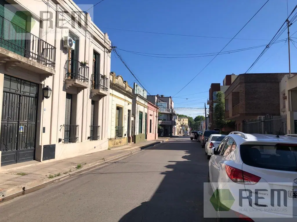 Local en pleno centro de Lujan 5