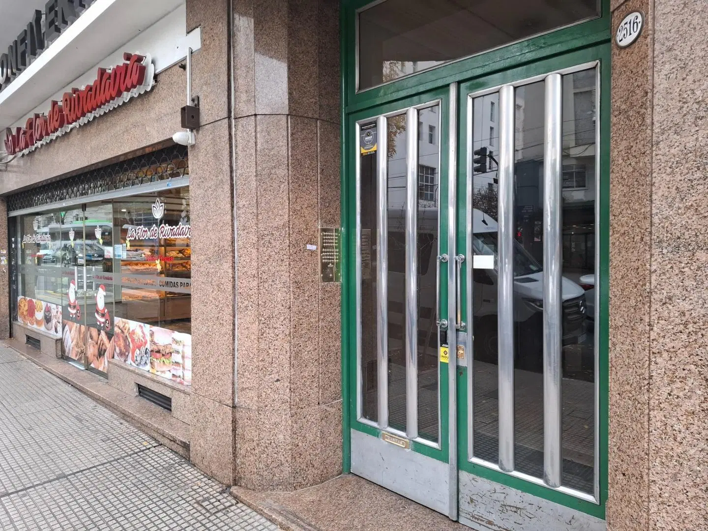 Edificio Antiguo.Av Rivadavia.Cerca de todo 3