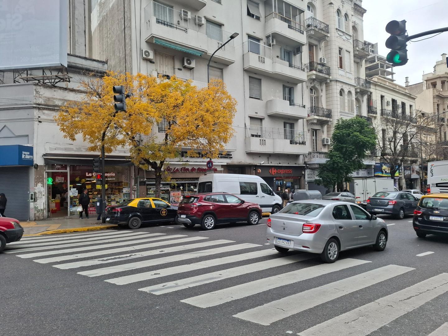 Edificio Antiguo.Av Rivadavia.Cerca de todo