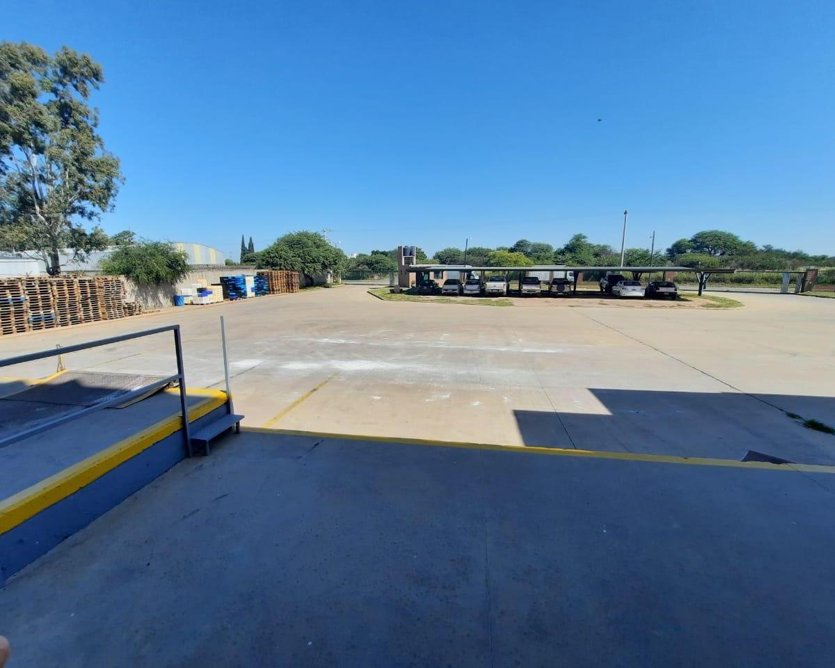 Alquiler de Galpon - Zona Mercado de Abastos - 1500 m². Seguridad 24hs. 2