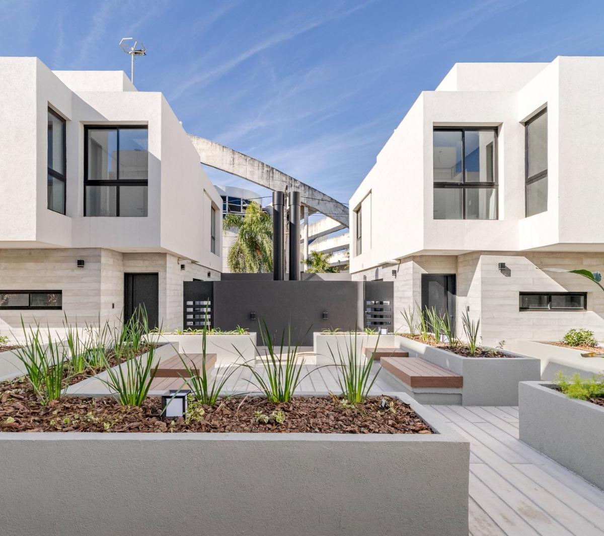 Venta Casa Duplex 3 Dorm. con Cochera Barrio Poeta Lugones 2