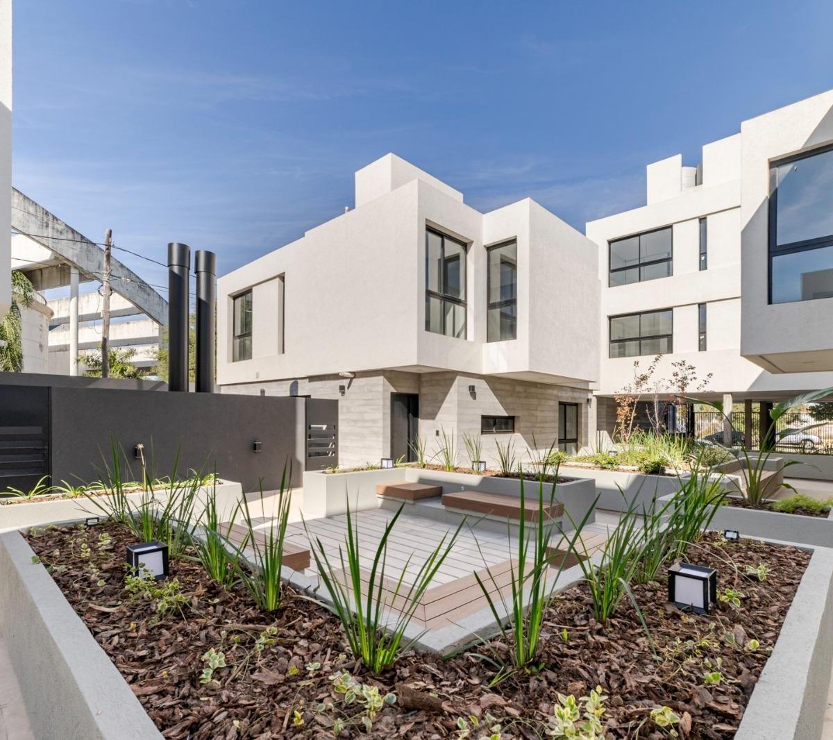 Venta Casa Duplex 3 Dorm. con Cochera Barrio Poeta Lugones 3