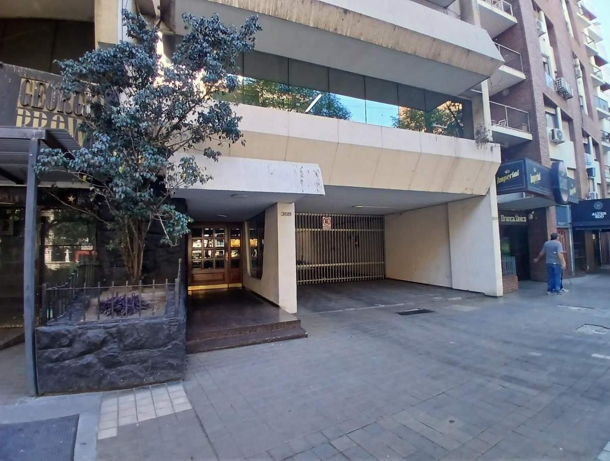 Venta Departamento Semipiso de Categoria con Cochera Propia Sobre Cañada 3