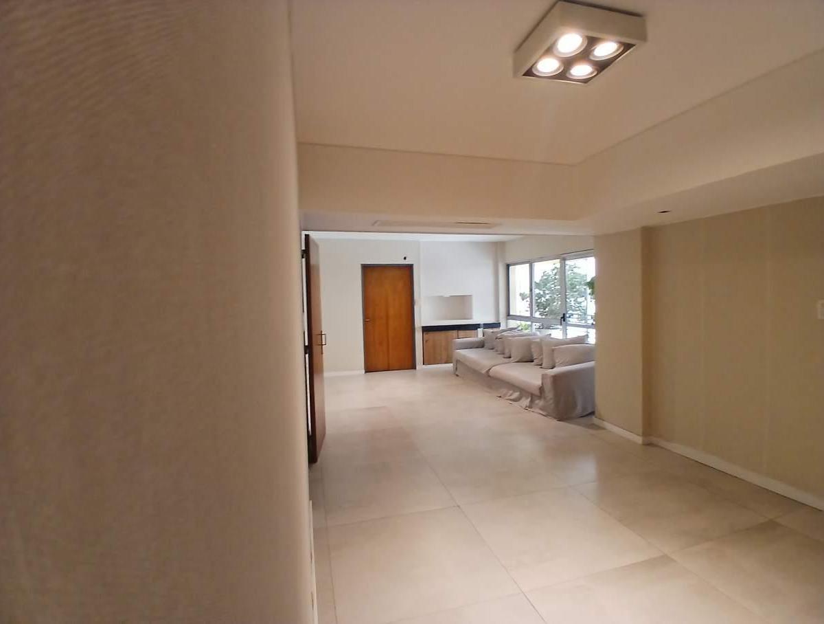 Venta Departamento Semipiso de Categoria con Cochera Propia Sobre Cañada 2